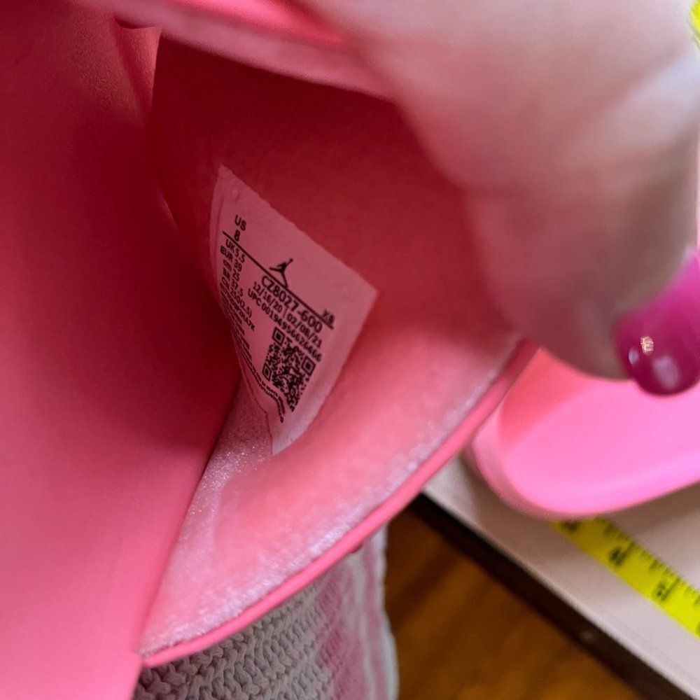 Jordan Pink Flip Flops SlidesโUS 8 CZ8027-600 LikeโNew - Picture 5 of 15